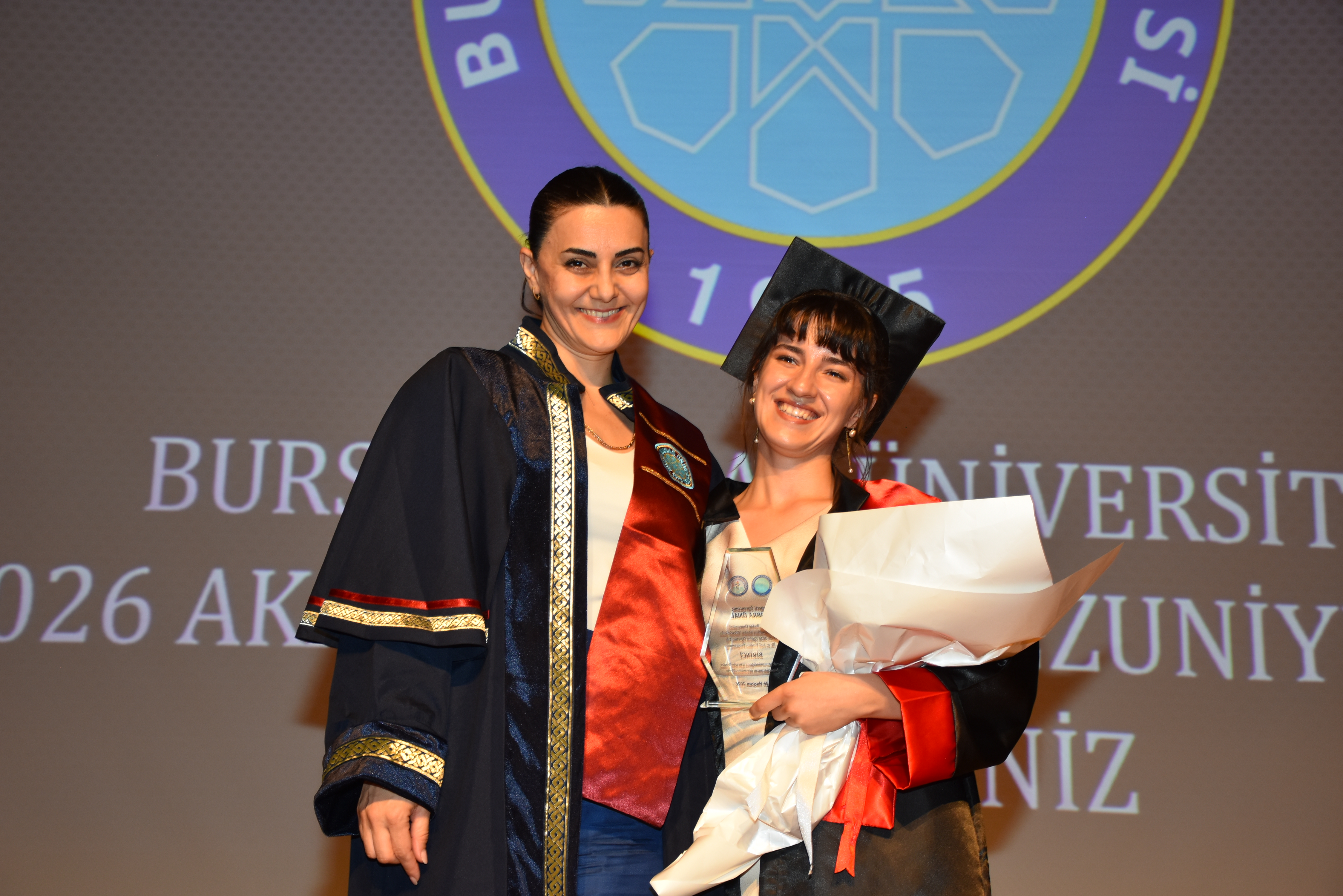 MESLEK YÜKSEKOKULUMUZDA 2026 MEZUNİYET SEVİNCİ